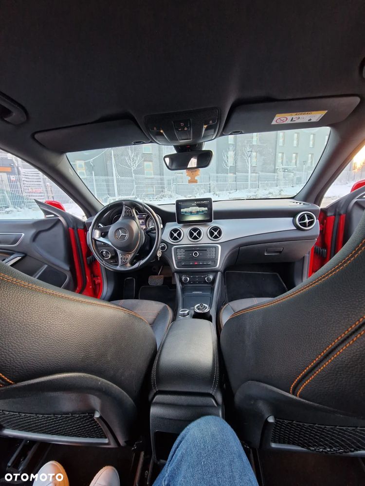 Mercedes-Benz CLA 180 7G-DCT - 22