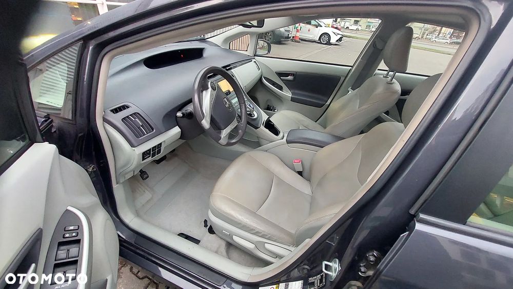 Toyota Prius 1.8 HSD Prestige - 18