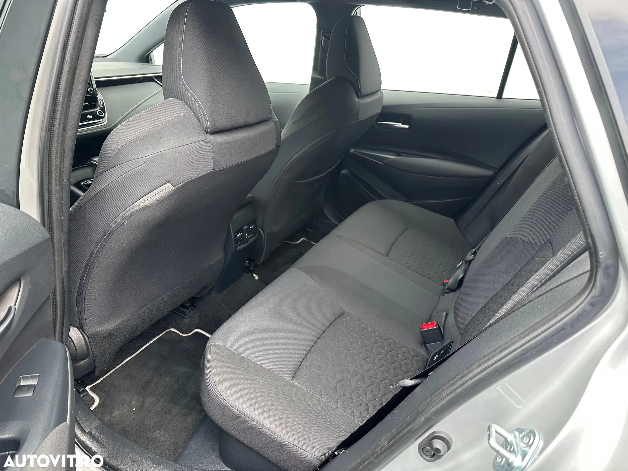Toyota Corolla 1.8 HSD Business - 16