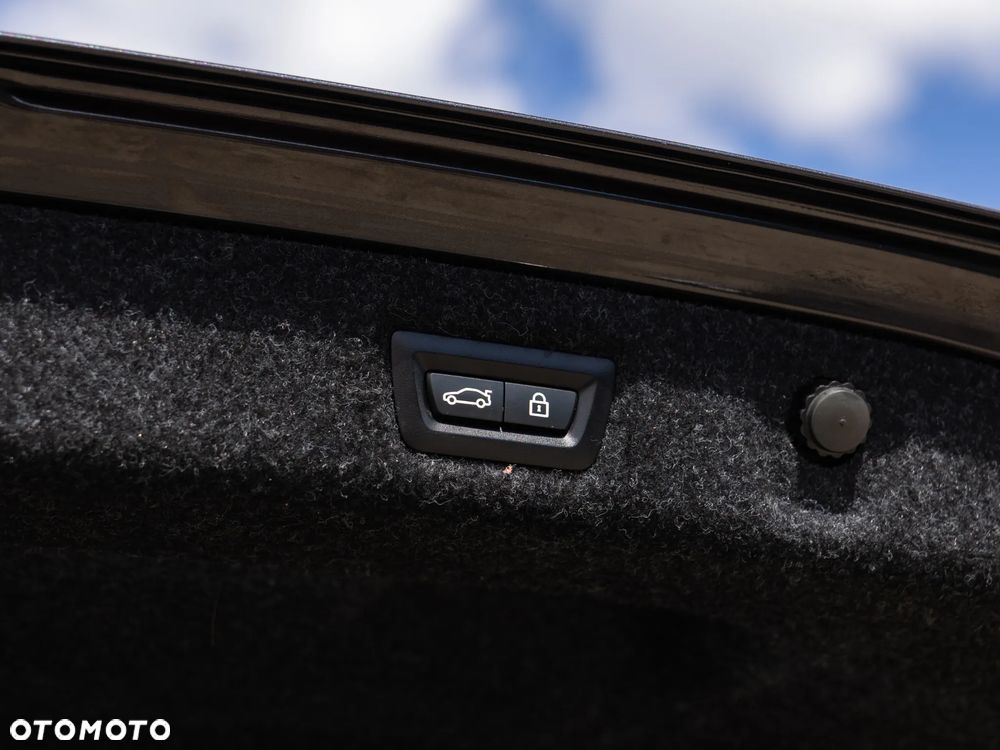 BMW Seria 5 M550i xDrive - 9