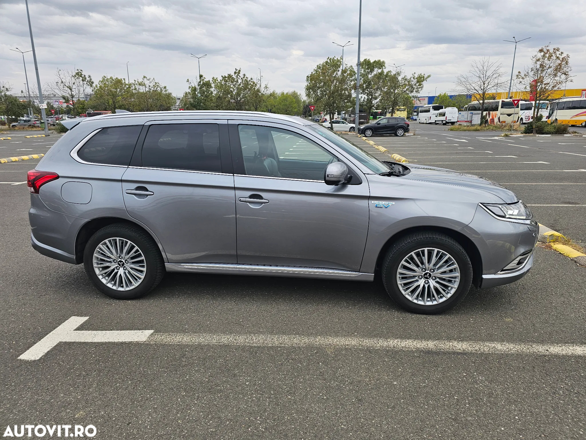 Mitsubishi Outlander - 4