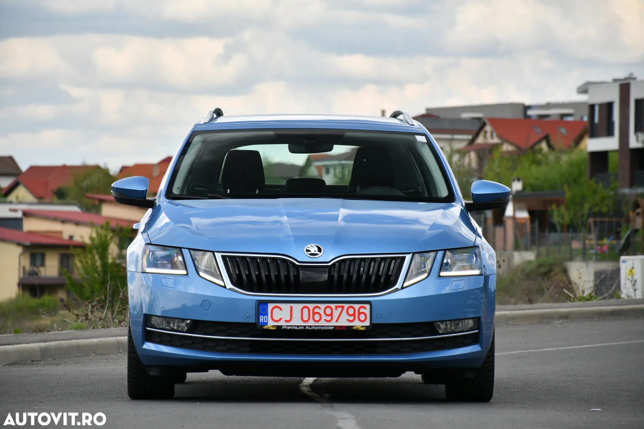 Skoda Octavia Combi Diesel 1.6 TDI DSG Ambition - 2