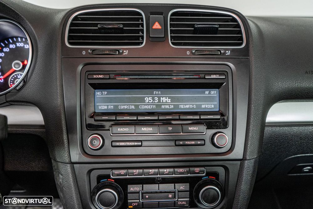 VW Golf Cabriolet 1.6 TDi BlueMotion - 27
