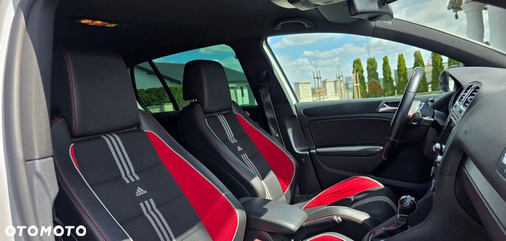 Volkswagen Golf 2.0 GTI DSG adidas - 30