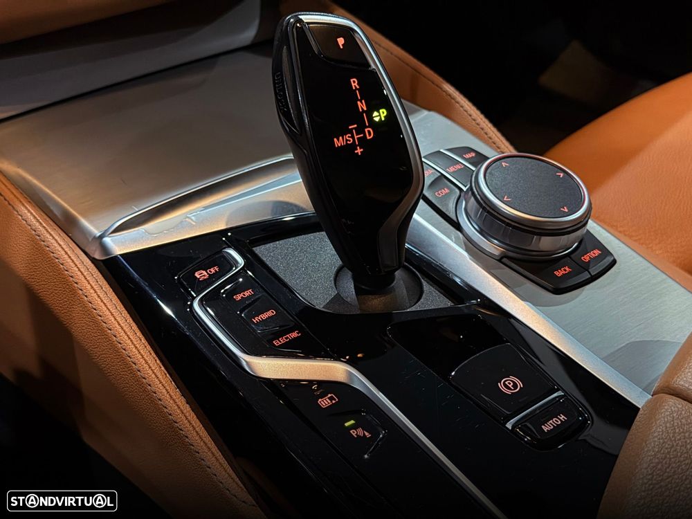 BMW 520 e Line Luxury - 28