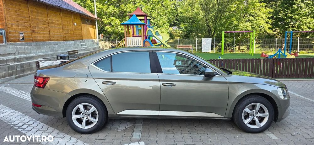 Skoda Superb 2.0 TDI Ambition - 5