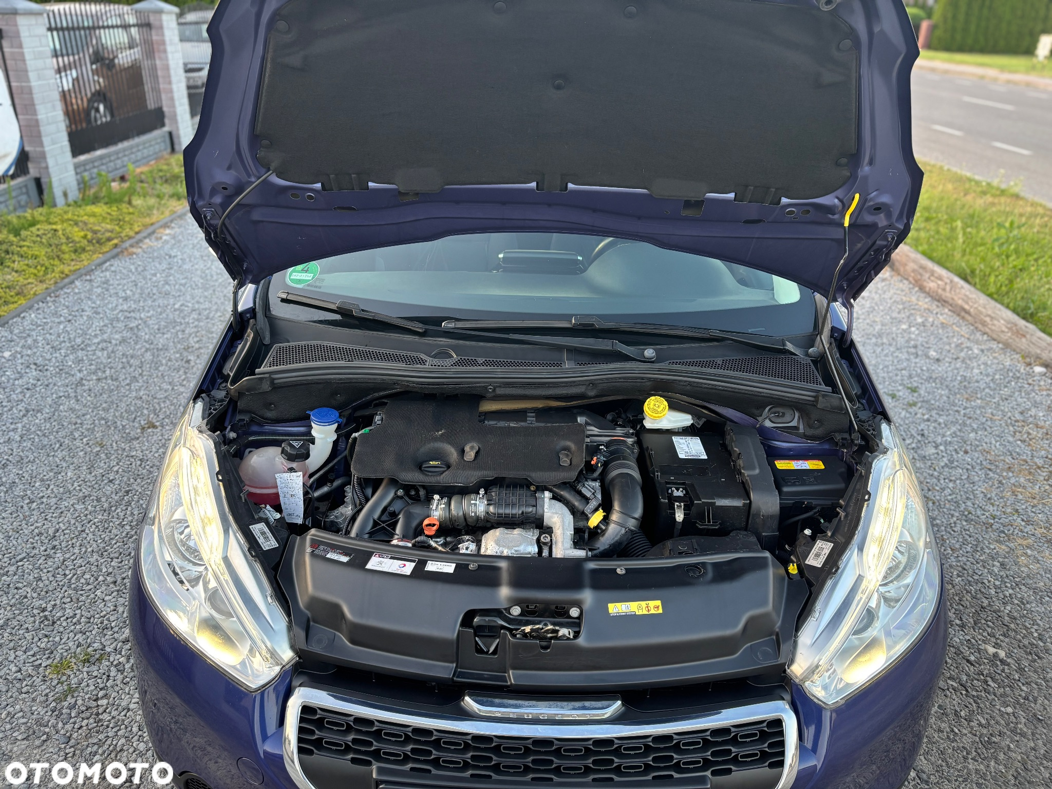Peugeot 208 - 16