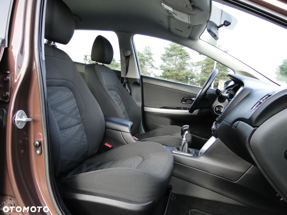 Kia Ceed - 8