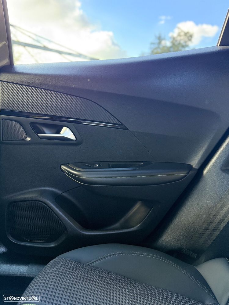 Peugeot 2008 PureTech 130 EAT8 GT Pack - 33