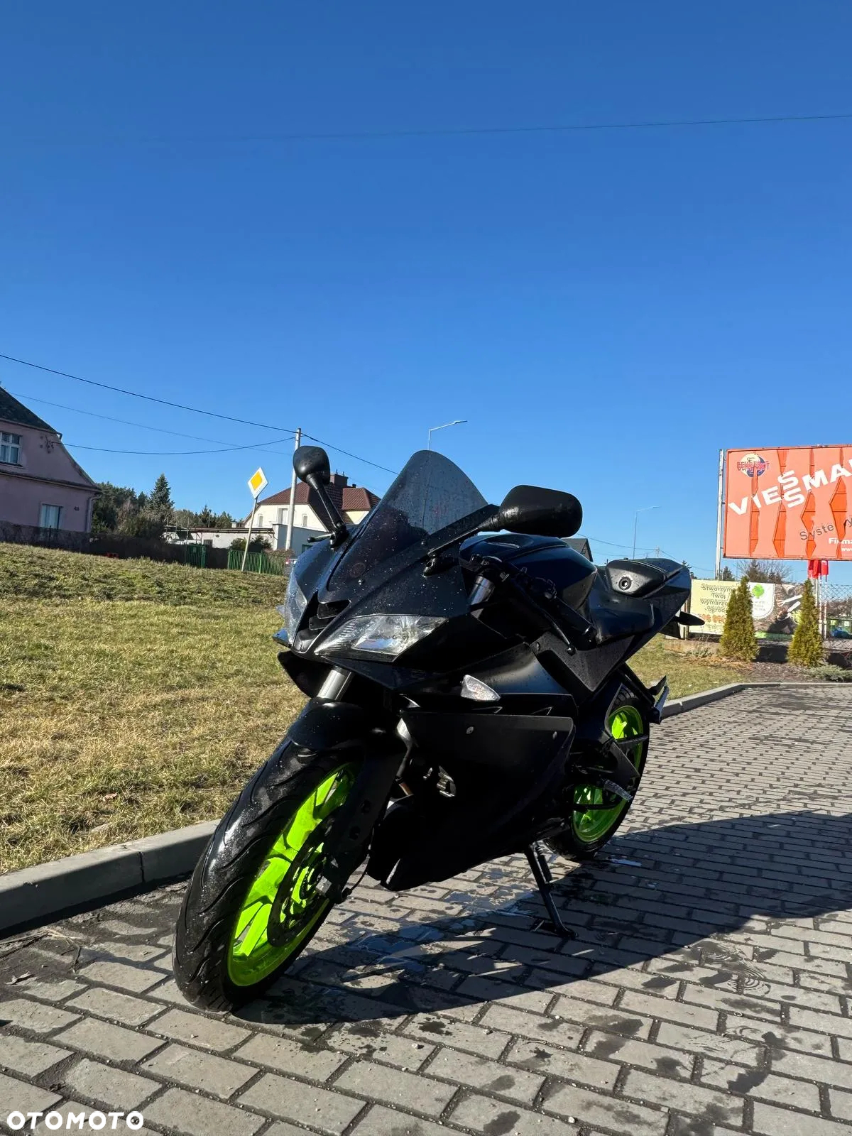 Yamaha YZF - 8