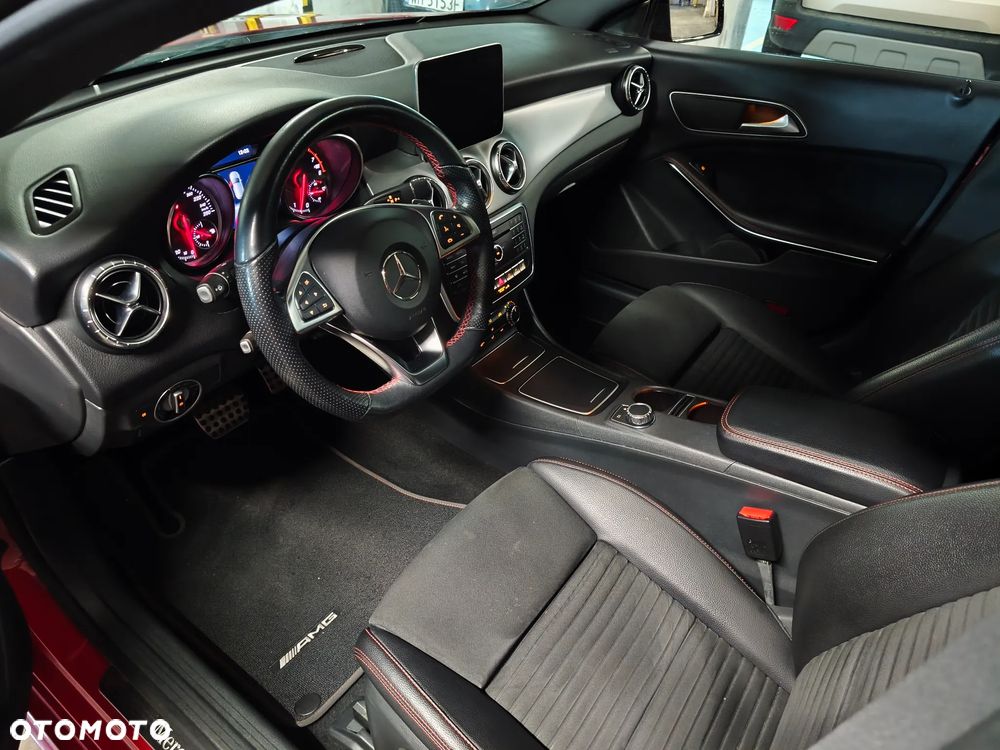 Mercedes-Benz CLA 180 7G-DCT AMG Line - 13