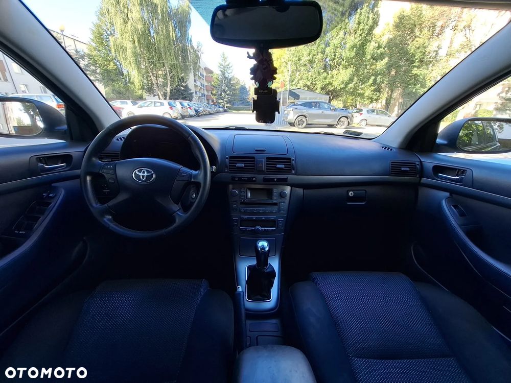 Toyota Avensis 1.8 VVT-i Sol - 15