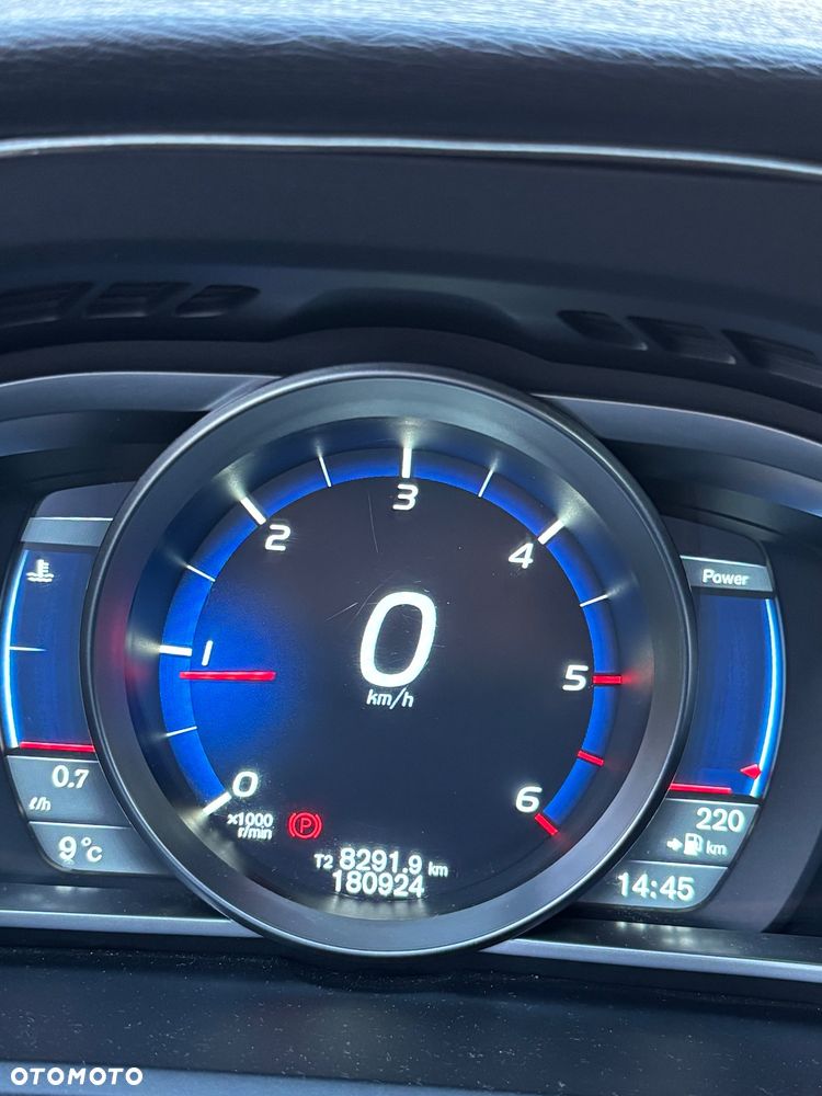 Volvo V40 D2 R Design - 4