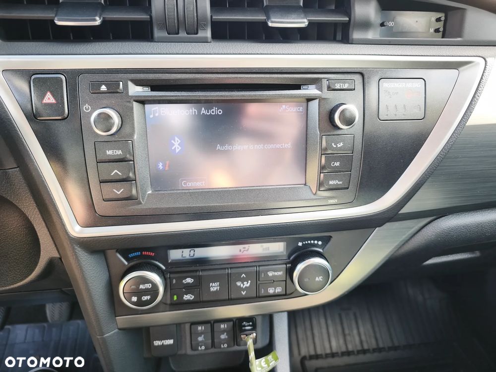 Toyota Auris 1.6 Premium Comfort - 25