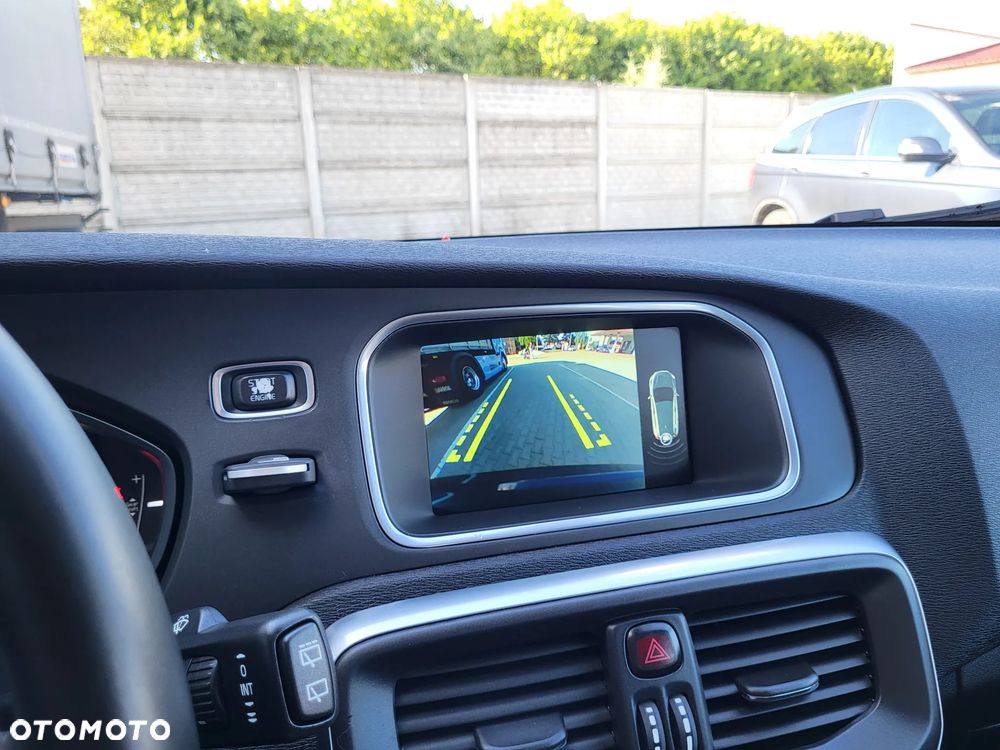Volvo V40 T2 Momentum - 21