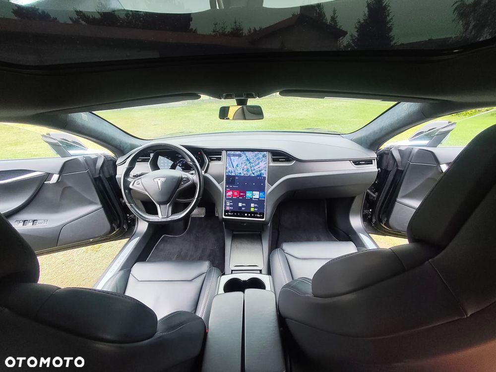Tesla Model S - 10