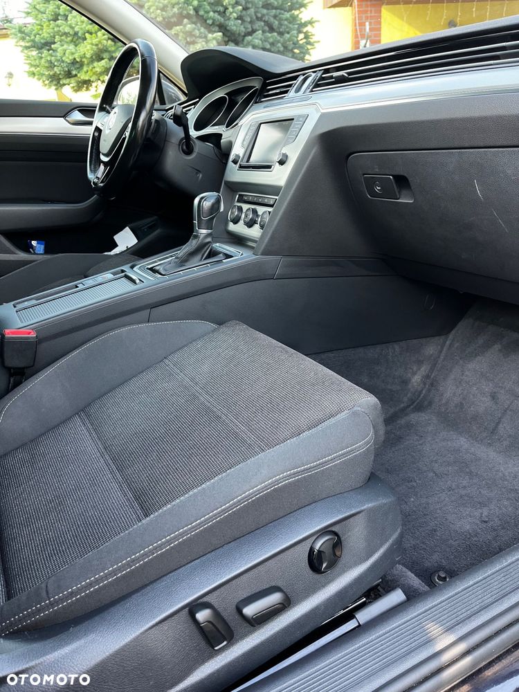 Volkswagen Passat 2.0 TDI SCR Comfortline DSG - 16