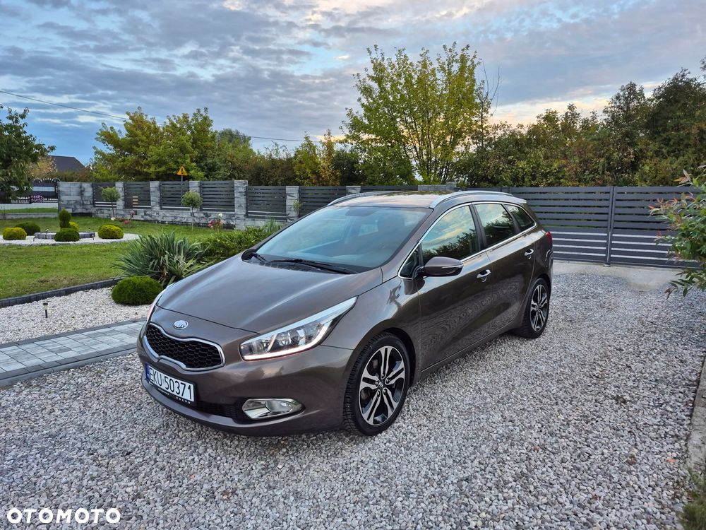 Kia Ceed - 40