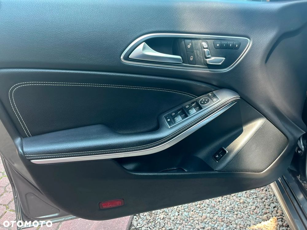 Mercedes-Benz CLA 250 4-Matic AMG Line - 12