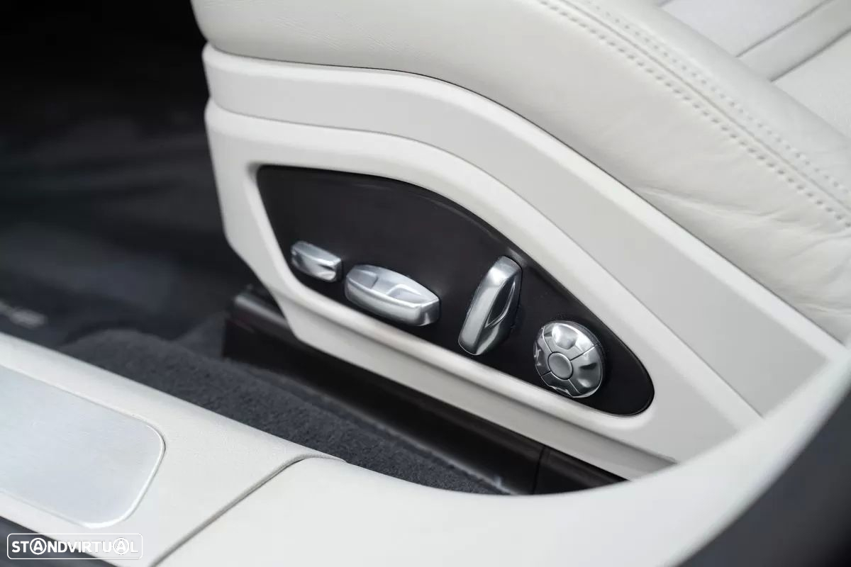 Porsche Panamera Sport Turismo 4 E-Hybrid - 25
