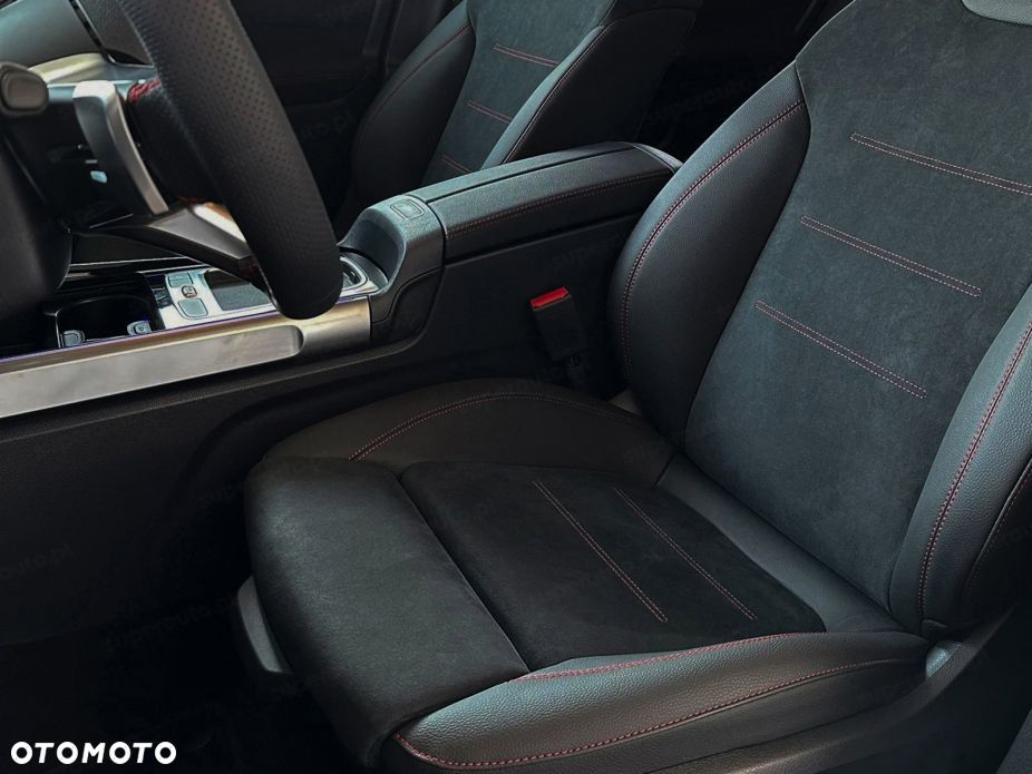 Mercedes-Benz GLB 200 AMG Line 7G-DCT - 7