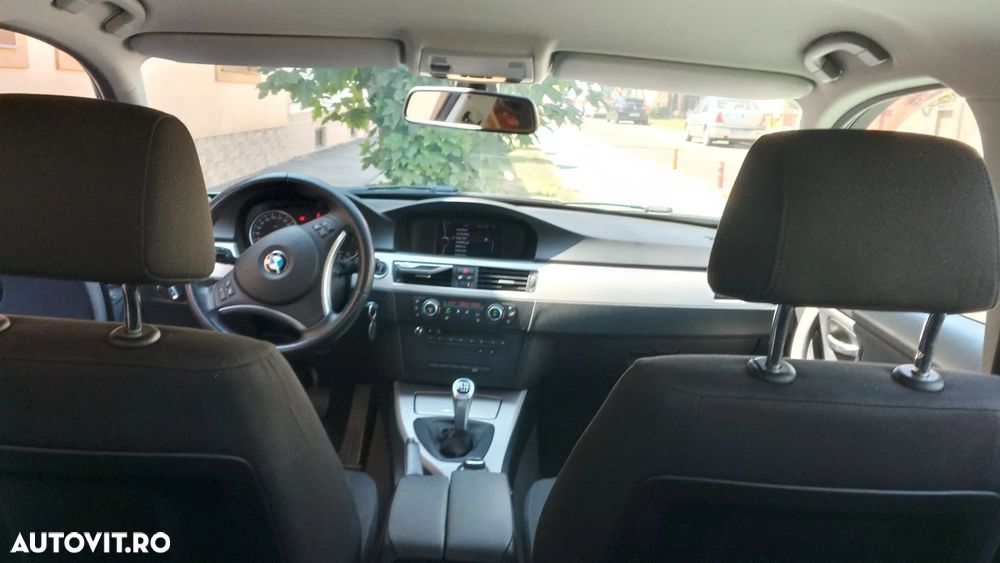 BMW Seria 3 318d - 11