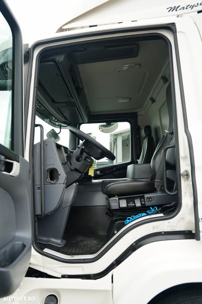 Scania P 320 / SOLO / CORTINĂ - 8.5 M / 4X2 / DHOLLANDIA LIFT / PODEA REZISTENTĂ / EURO 6 - 29