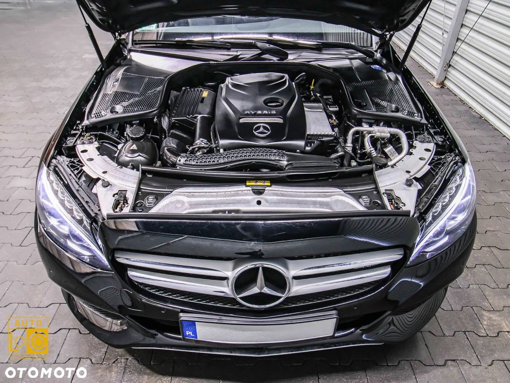 Mercedes-Benz Klasa C 300 9G-TRONIC AMG Line - 15