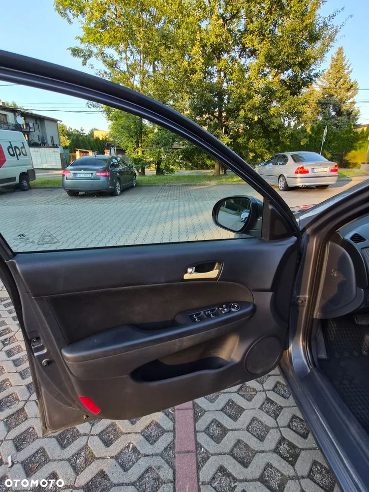 Hyundai i30 1.6 Comfort EU5 - 16