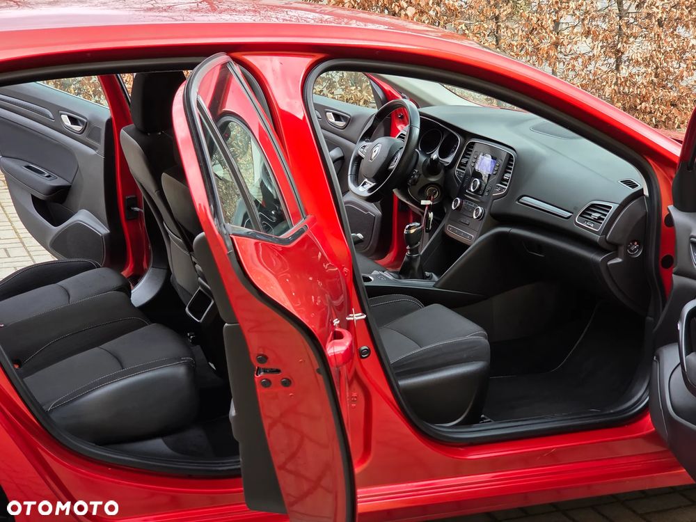 Renault Megane ENERGY TCe 130 GT LINE - 17