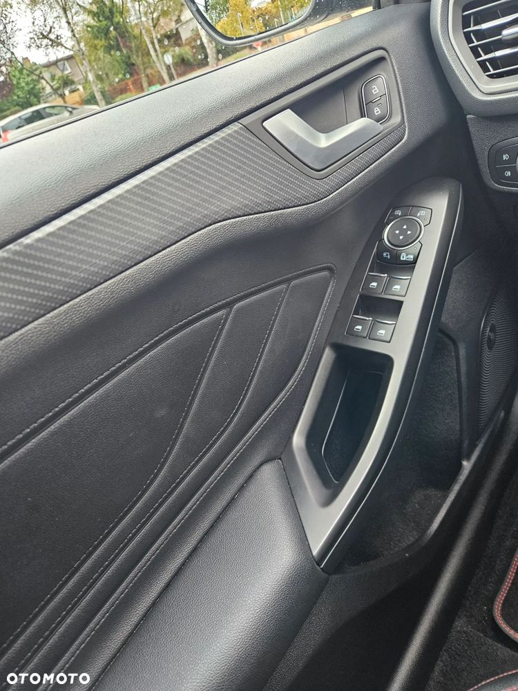 Ford Focus Turnier 1.5 EcoBlue Start-Stopp-System ST-LINE - 18