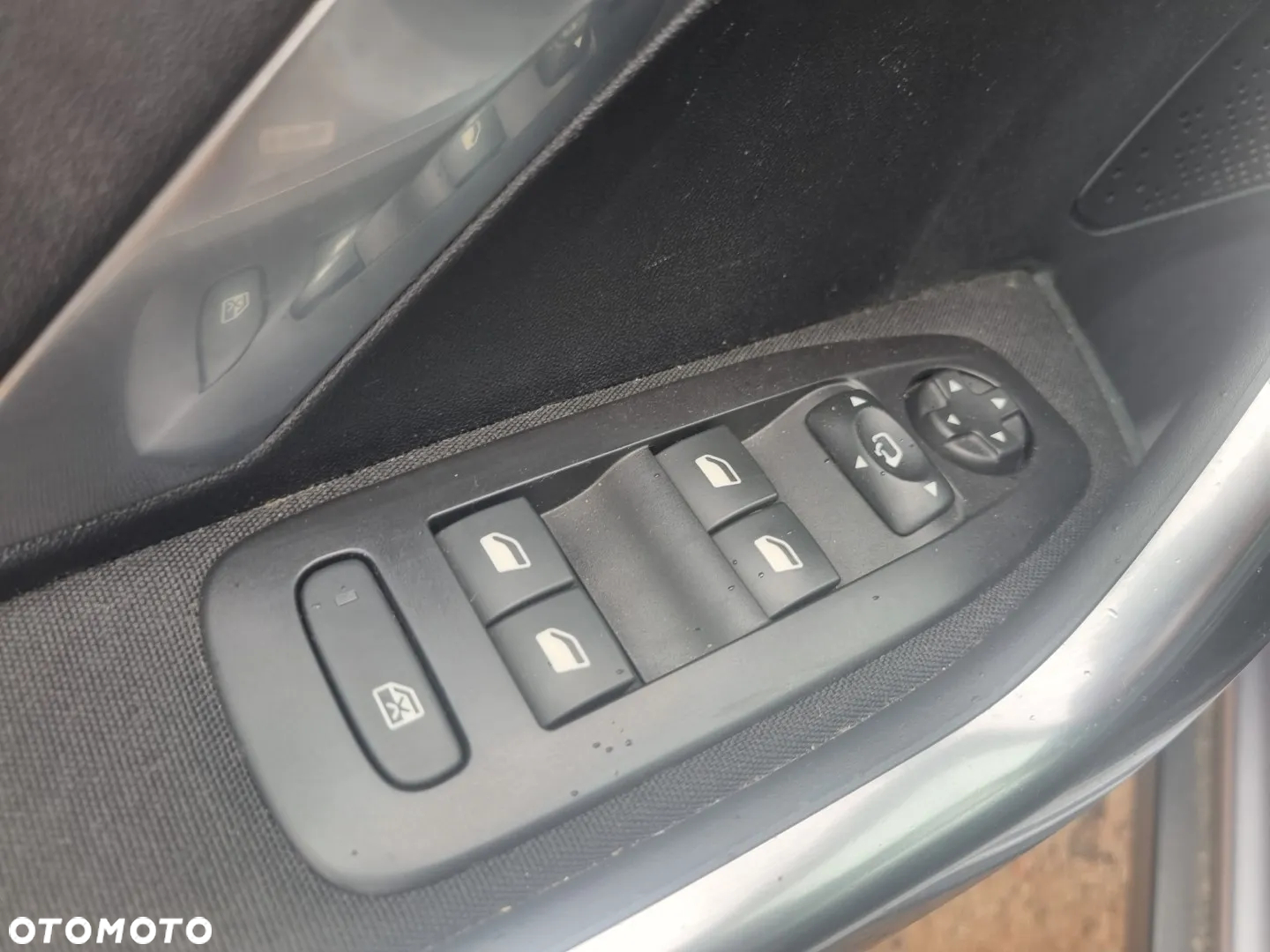Peugeot 2008 BlueHDi 100 STOP & START Allure - 26