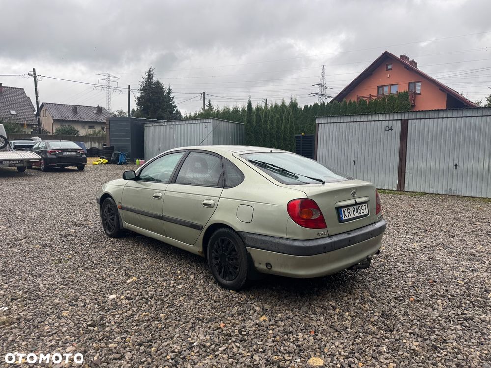 Toyota Avensis 2.0 Sol - 4