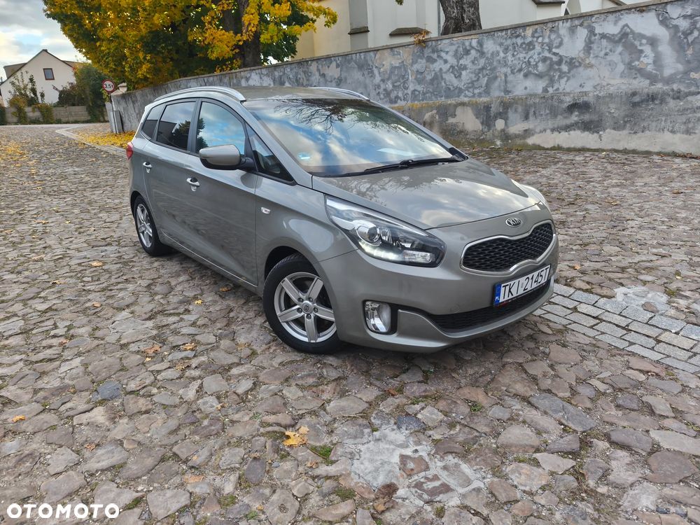 Kia Carens 1.6 GDI Dream Team Edition - 1