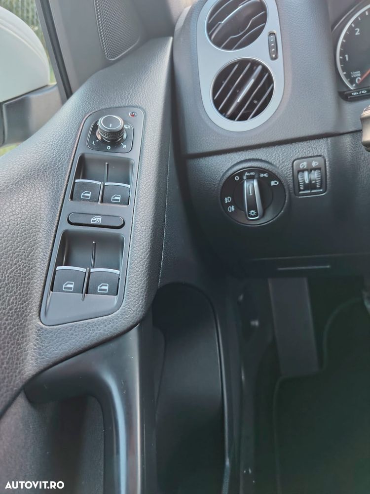 Volkswagen Tiguan 2.0 TDI DPF BlueMotion Technology Lounge Sport & Style - 13