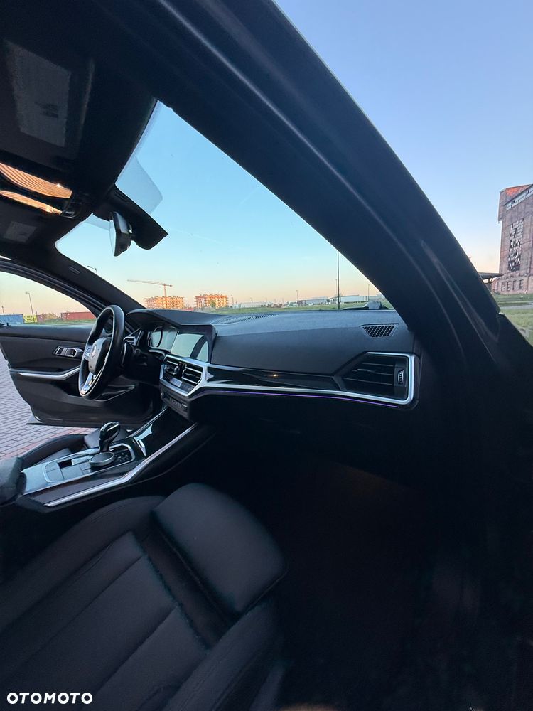 BMW Seria 3 330i xDrive Sport Line - 26