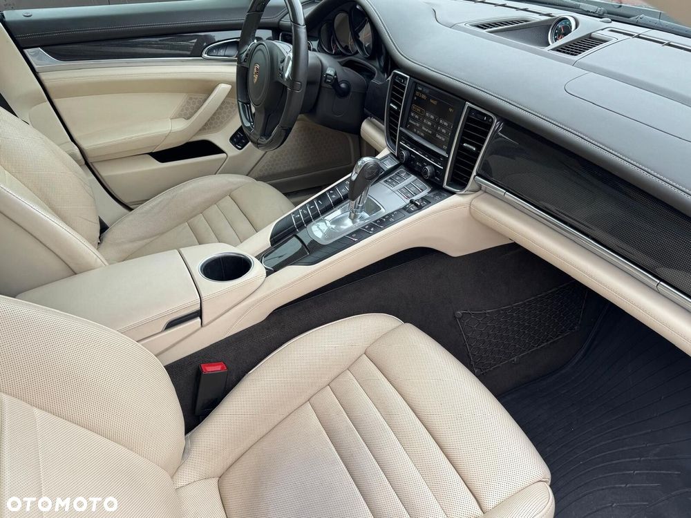 Porsche Panamera 4 - 29