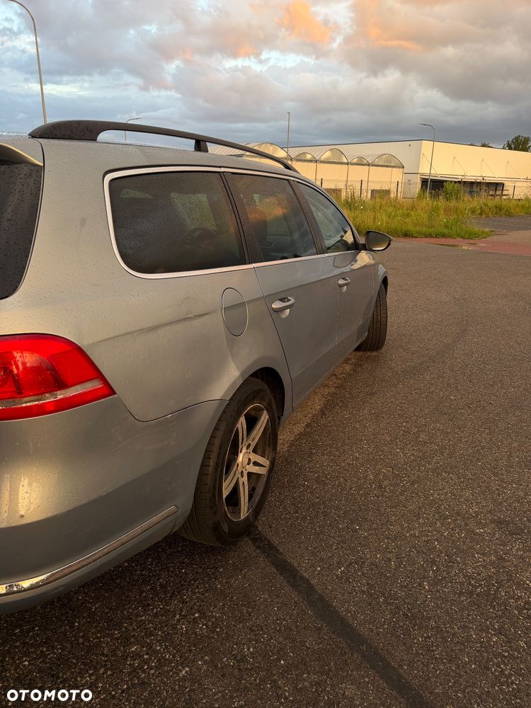 Volkswagen Passat 2.0 TDI DPF BlueMotion Technology Comfortline - 11
