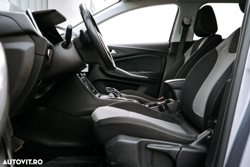 Opel Grandland 1.2 Turbo START/STOP AT8 Business Edition - 12