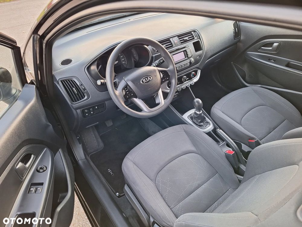 Kia Rio - 12