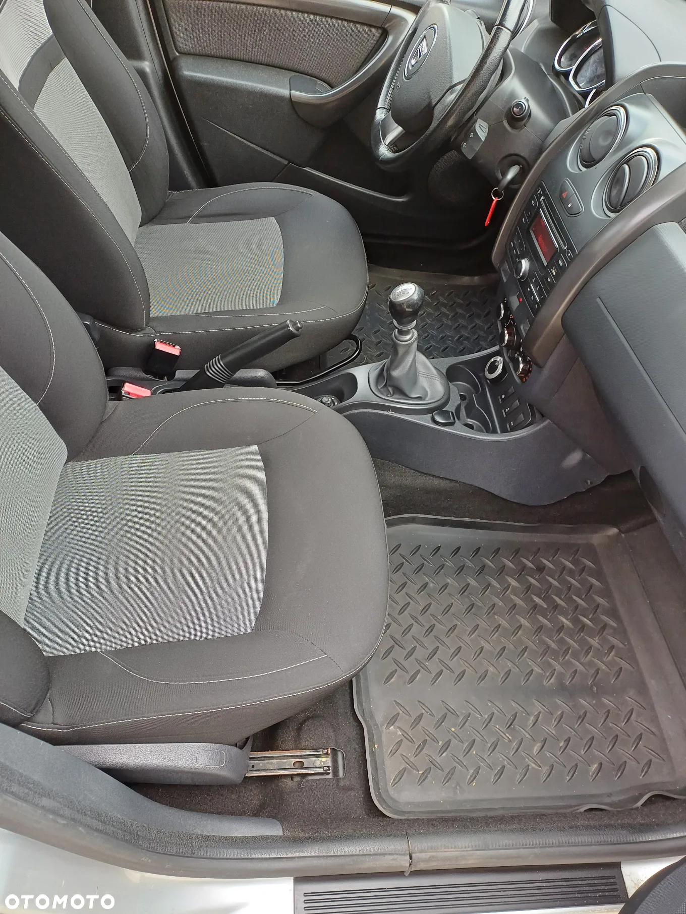Dacia Duster 1.6 SCe Laureate 4x4 S&S - 12
