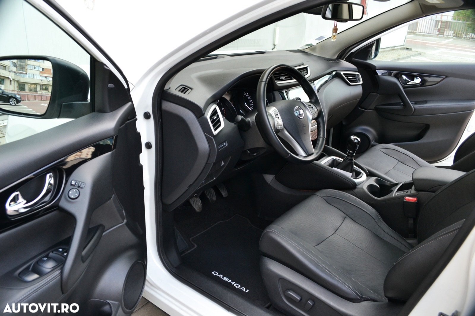 Nissan Qashqai 1.6 DCI 4 x 4 DPF Start/Stop tekna - 11