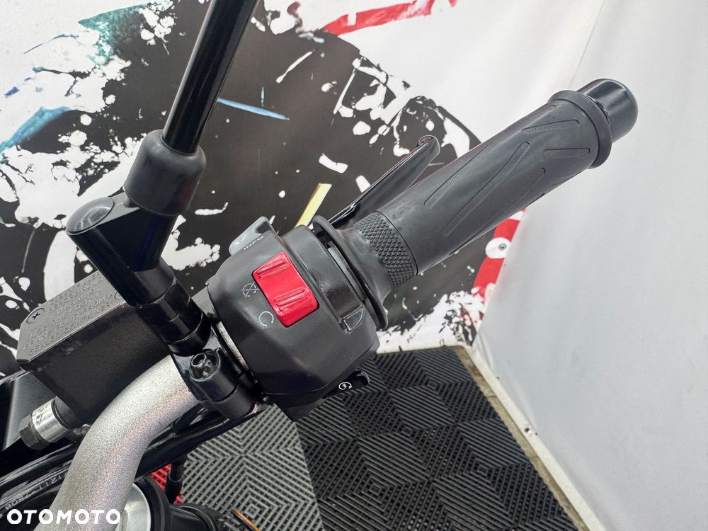 Yamaha MT - 24