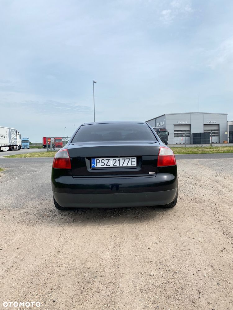 Audi A4 Limousine - 4