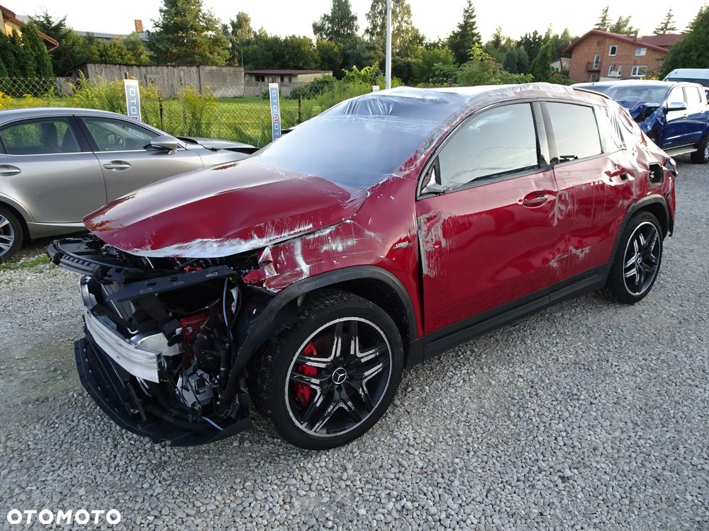 Mercedes-Benz GLA - 2