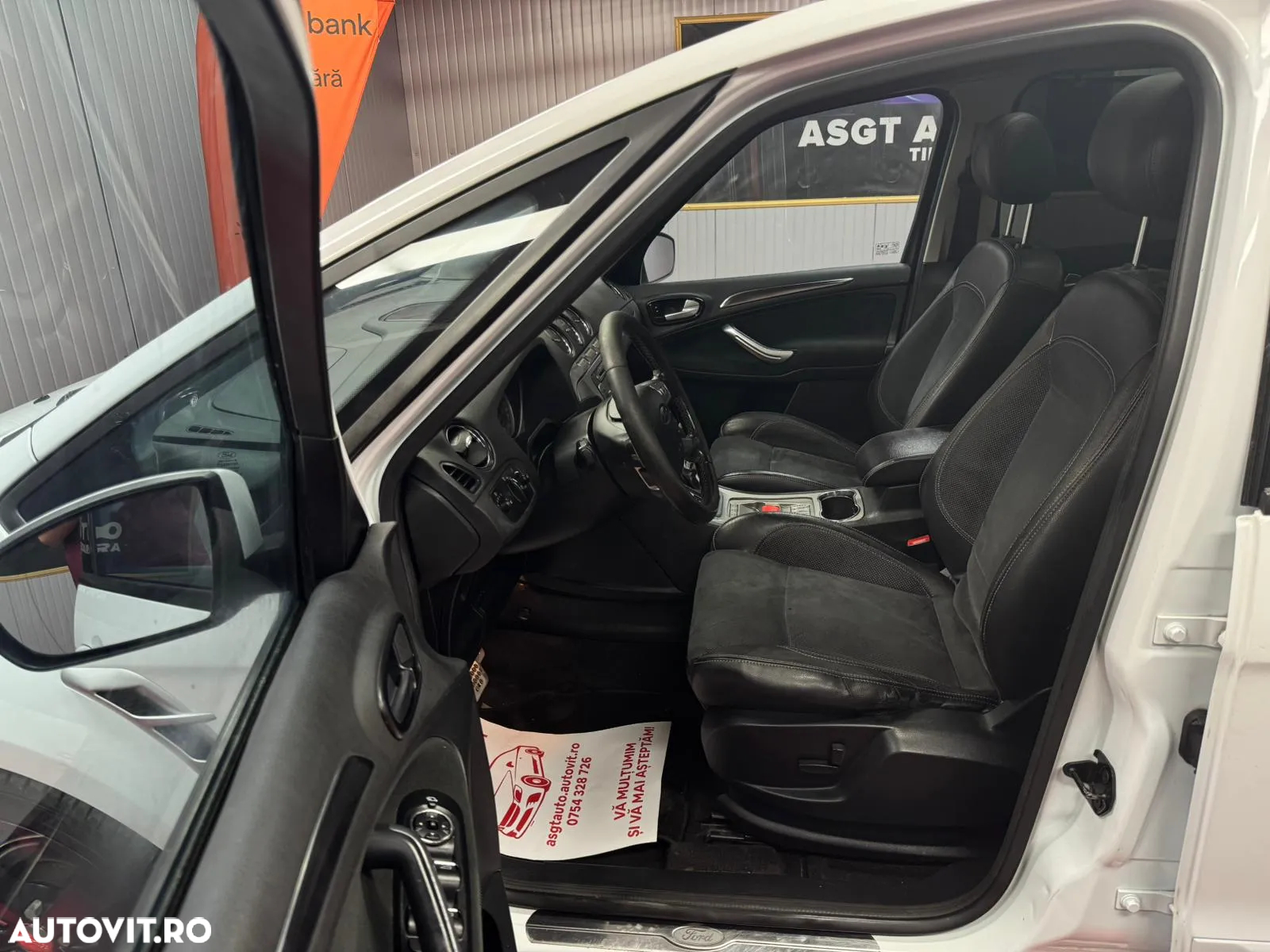 Ford S-Max - 11