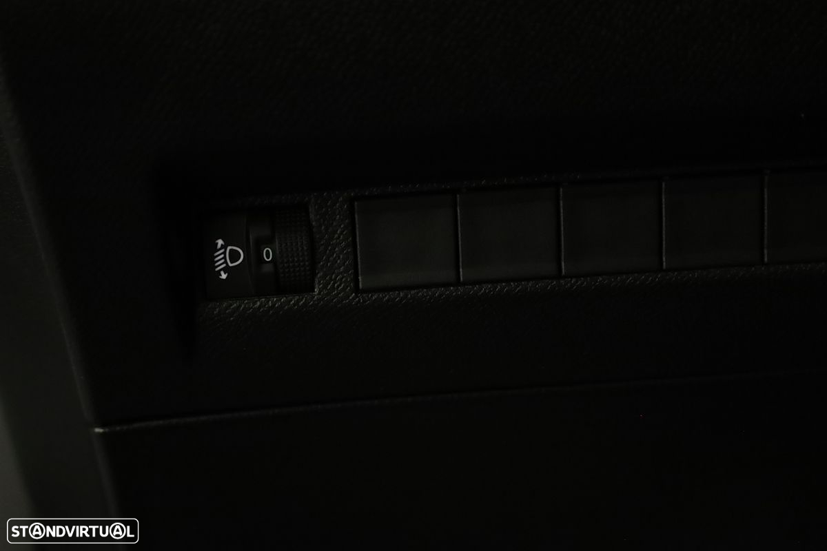 Peugeot 2008 1.2 PureTech Allure - 20