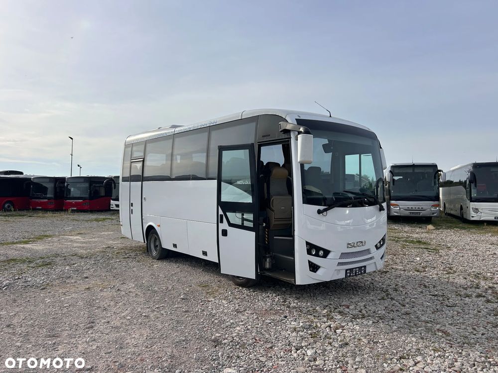 Isuzu Novolux - 23