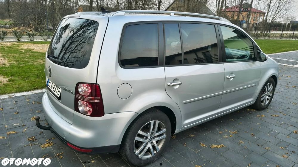 Volkswagen Touran 2.0 TDI DPF Highline - 2