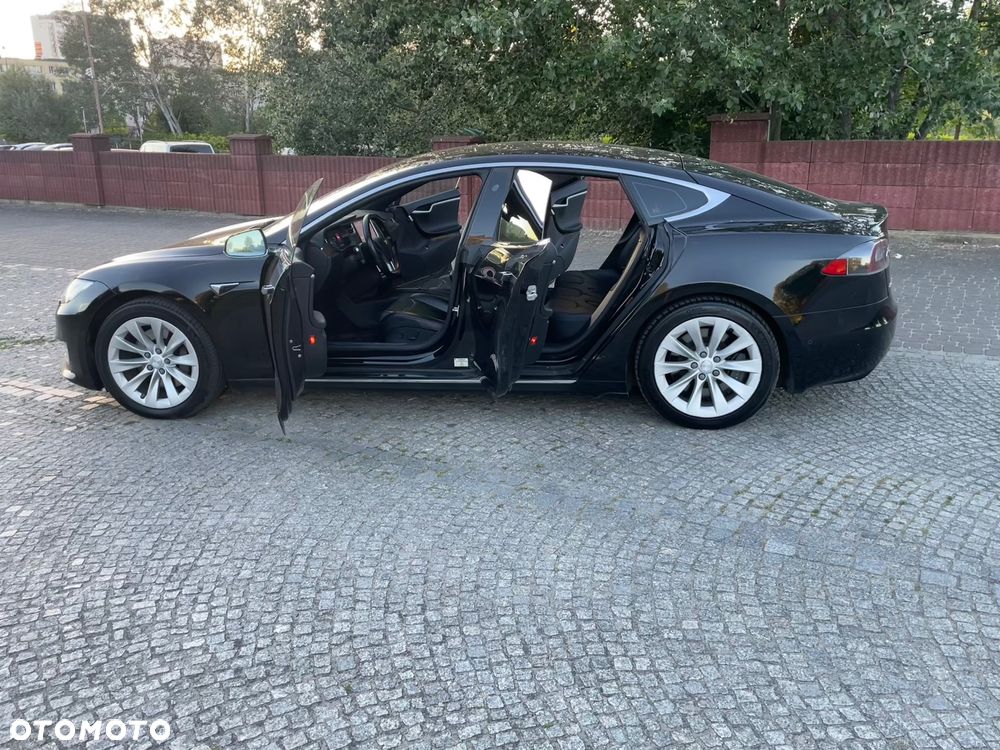 Tesla Model S - 14